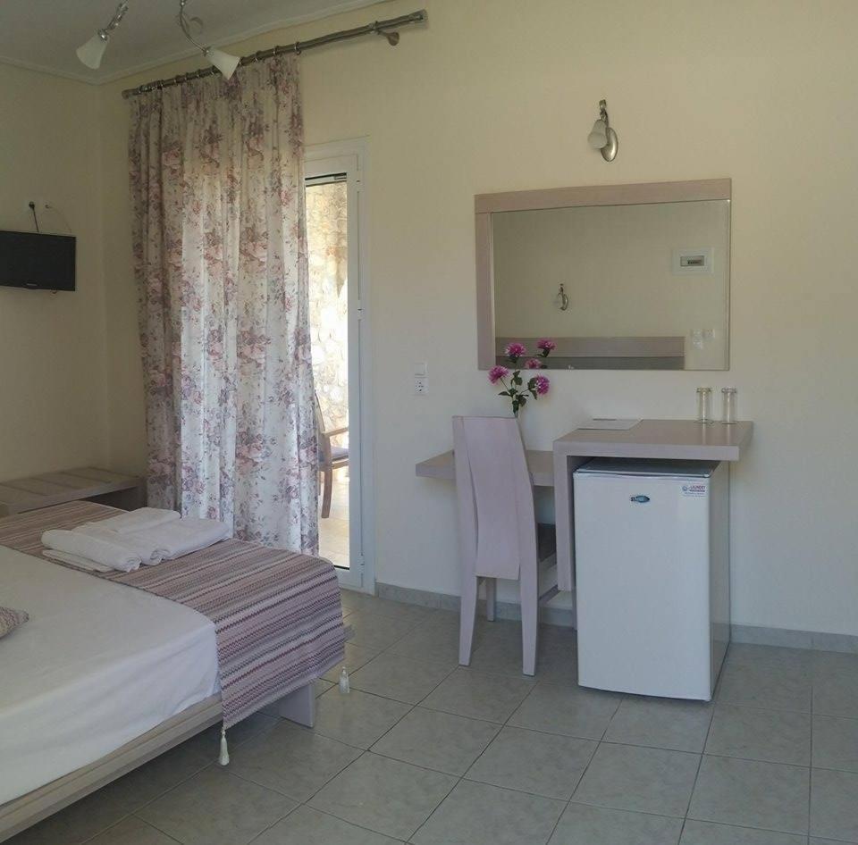 Voula Resort Elafonissos Zimmer foto